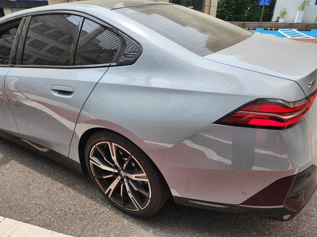 BMW 5 Series - Vista 3