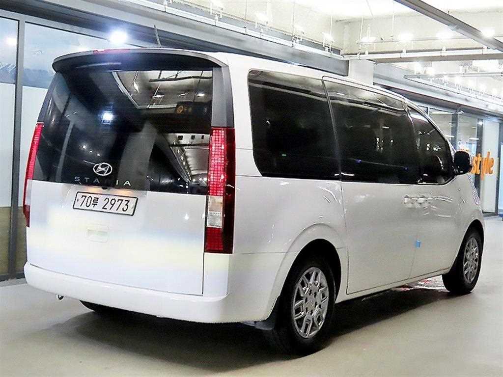 HYUNDAI Staria - Vista 4
