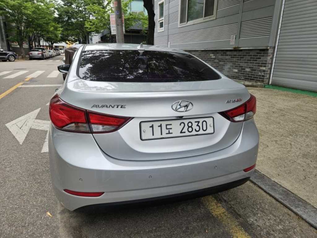HYUNDAI Avante - Vista 4