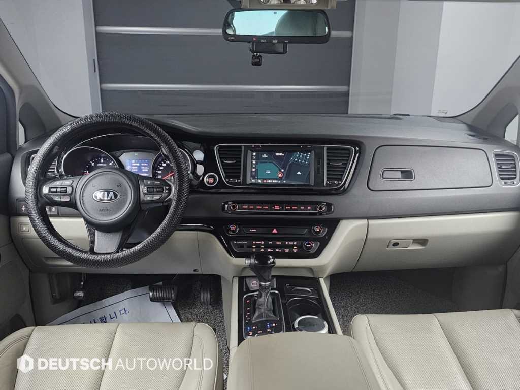 KIA Carnival - Vista 7