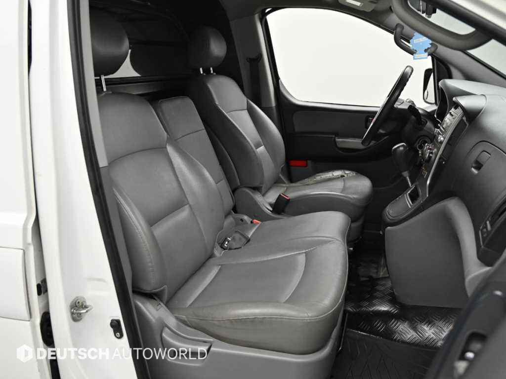 HYUNDAI Starex - Vista 10