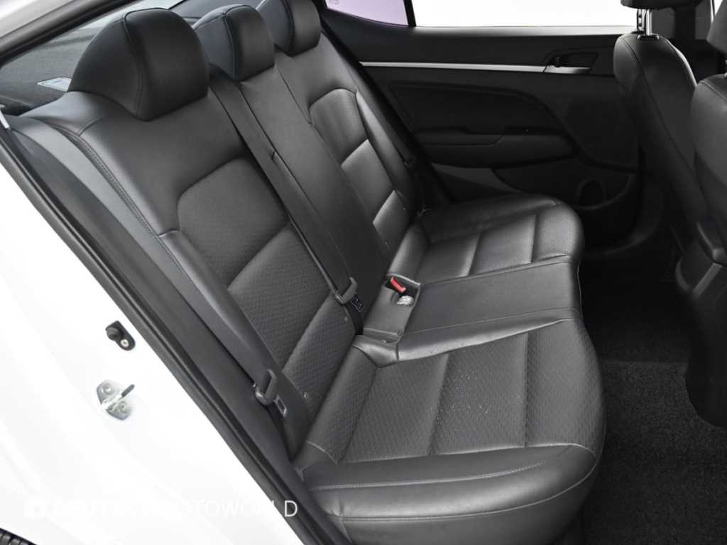 HYUNDAI Avante - Vista 12