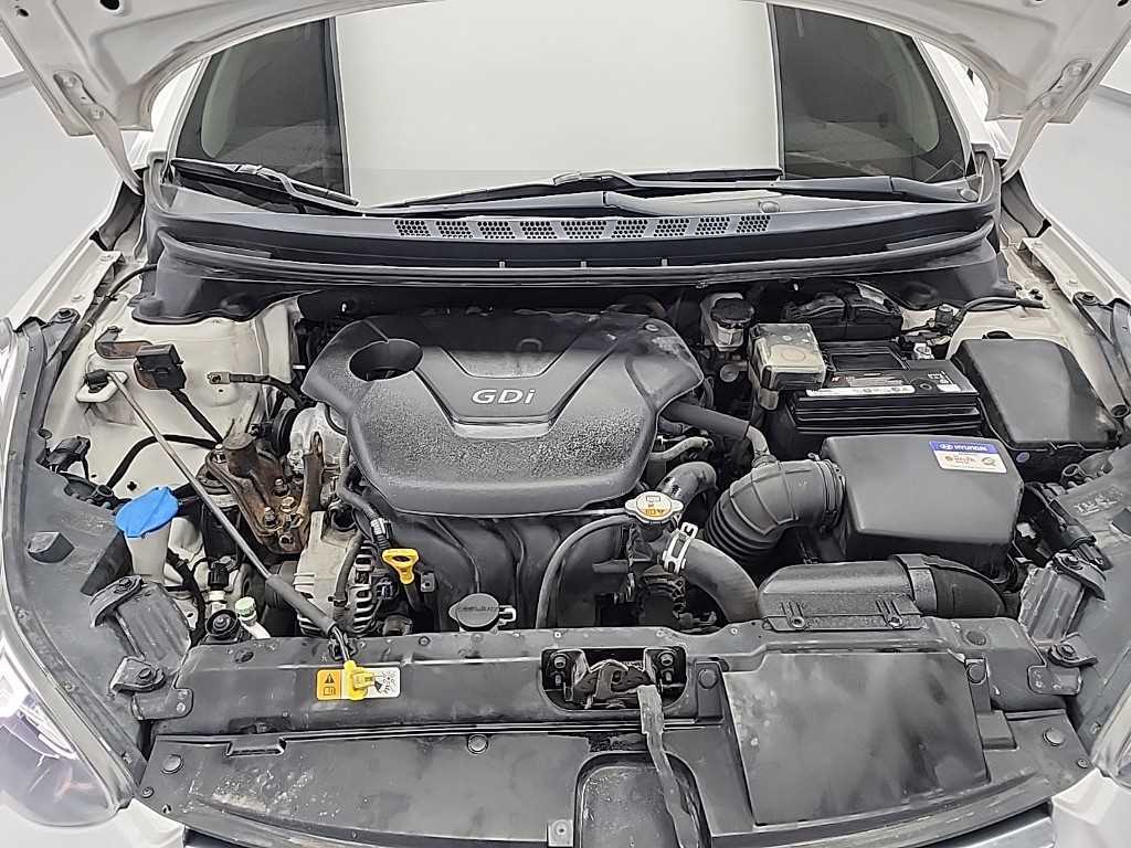 HYUNDAI Avante - Vista 5