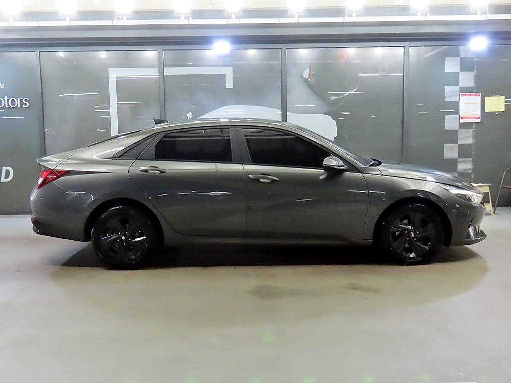 HYUNDAI Avante - Vista 3