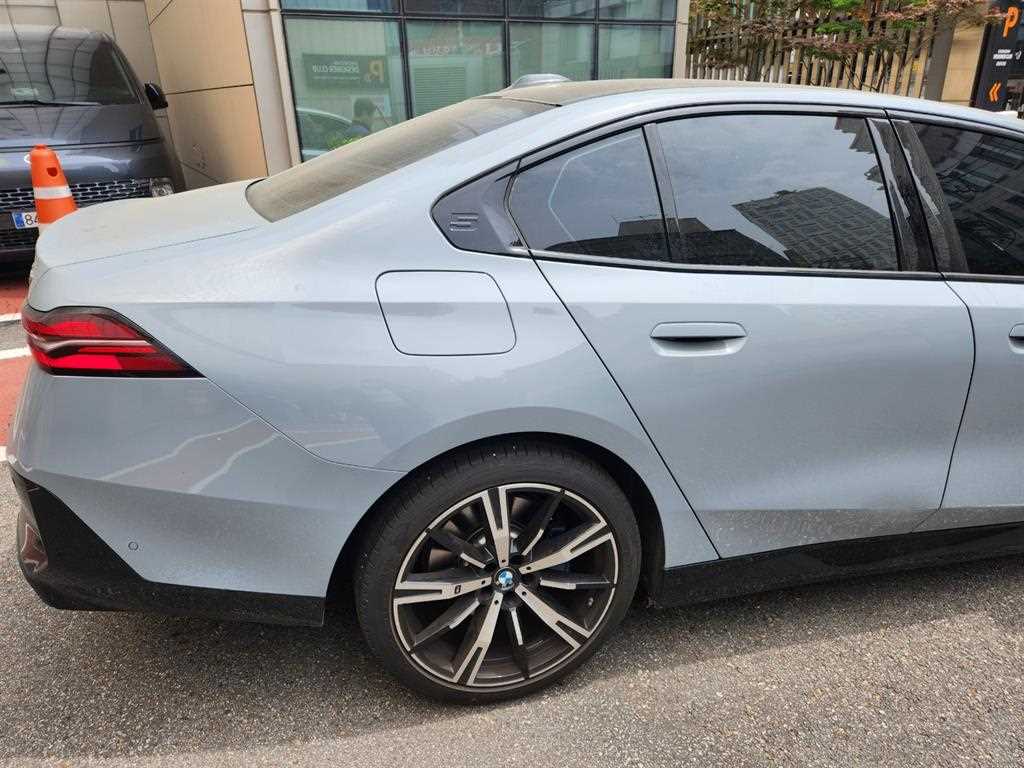 BMW 5 Series - Vista 5