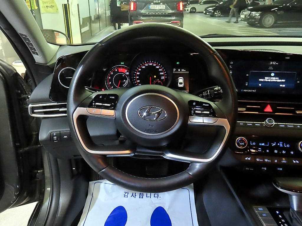 HYUNDAI Avante - Vista 8