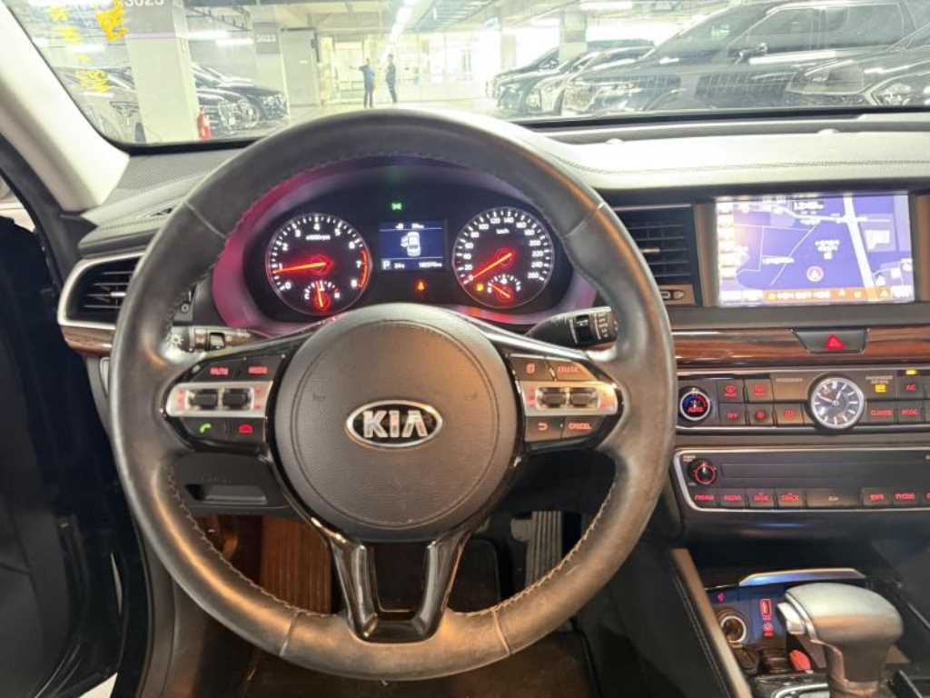 KIA K7 - Vista 9