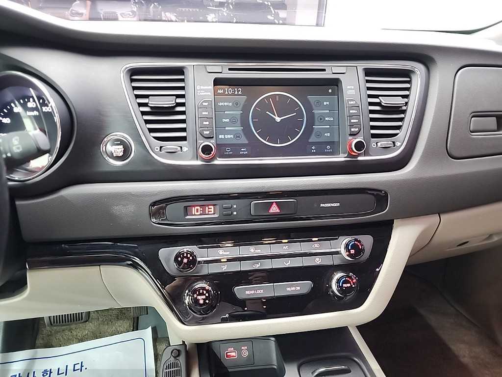 KIA Carnival - Vista 10
