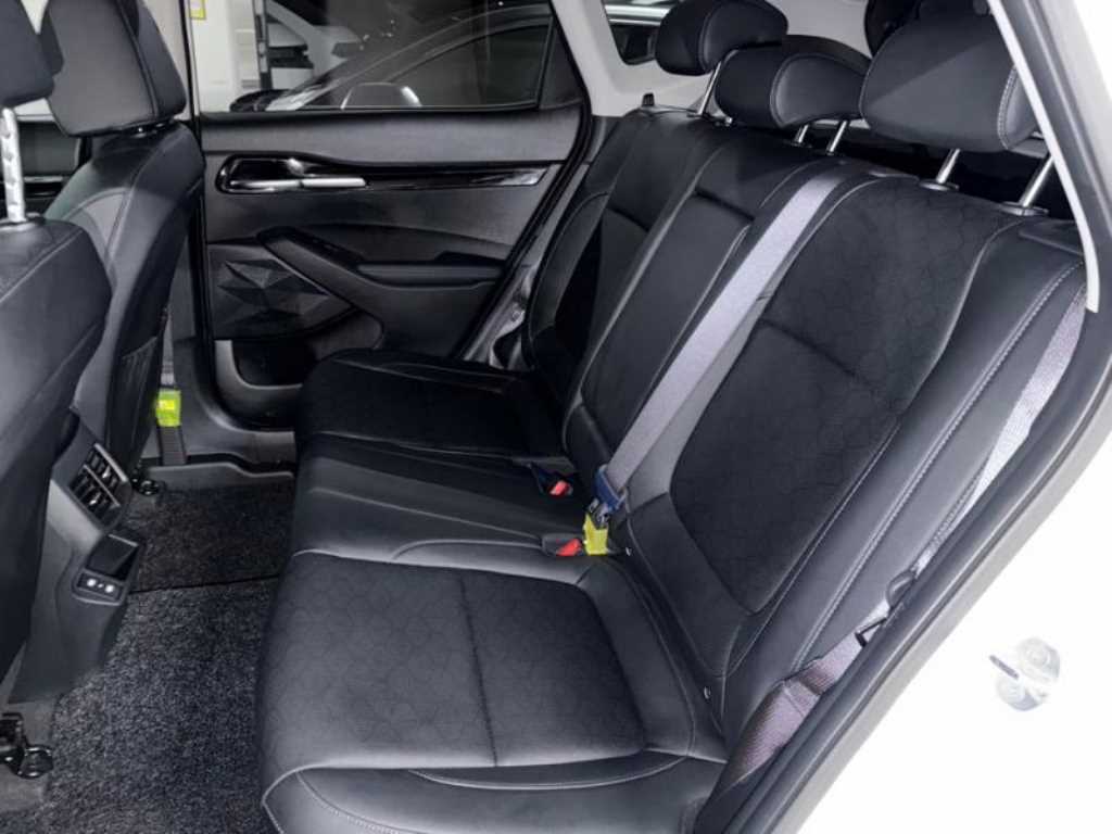 KIA Seltos - Vista 8