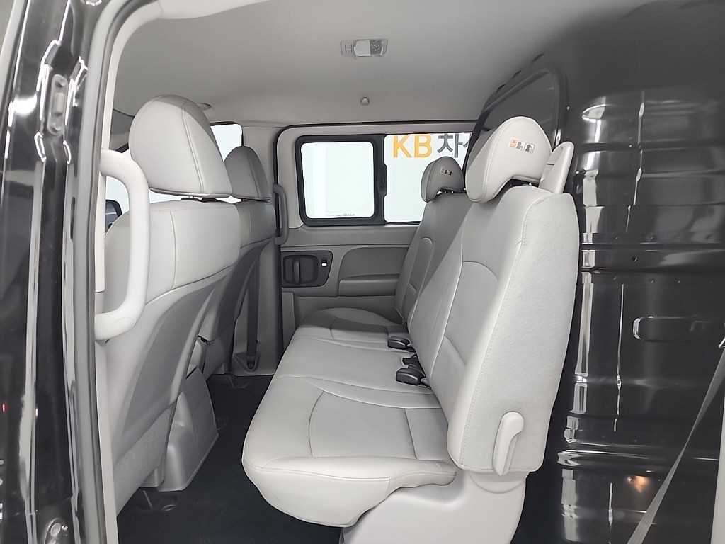 HYUNDAI Starex - Vista 12