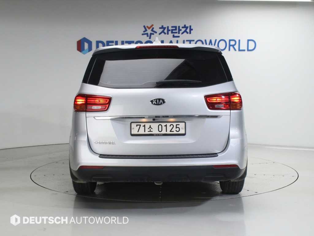 KIA Carnival - Vista 4