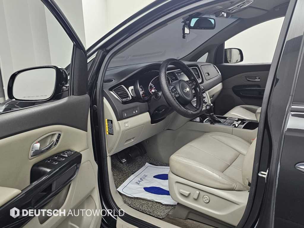 KIA Carnival - Vista 11