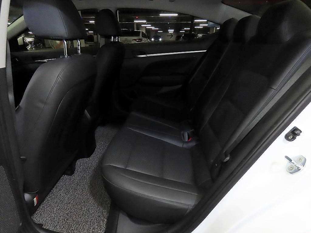 HYUNDAI Avante - Vista 7