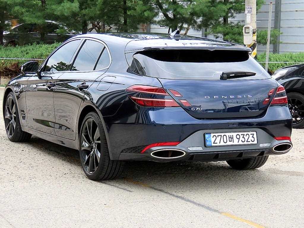Genesis G70 - Vista 3