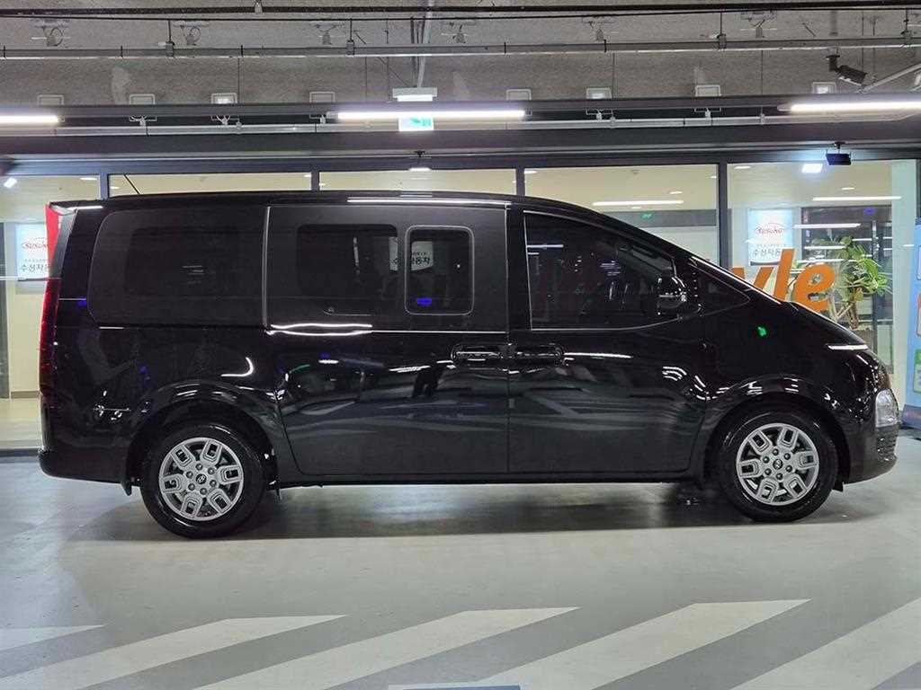 HYUNDAI Staria - Vista 3