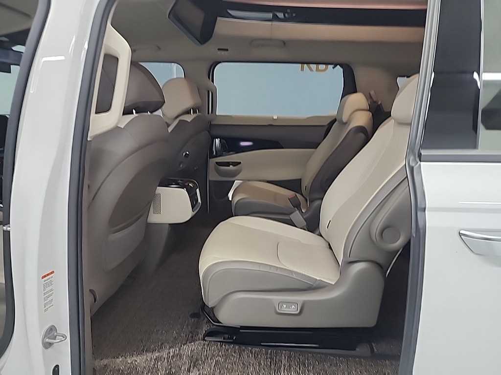 KIA Carnival - Vista 12