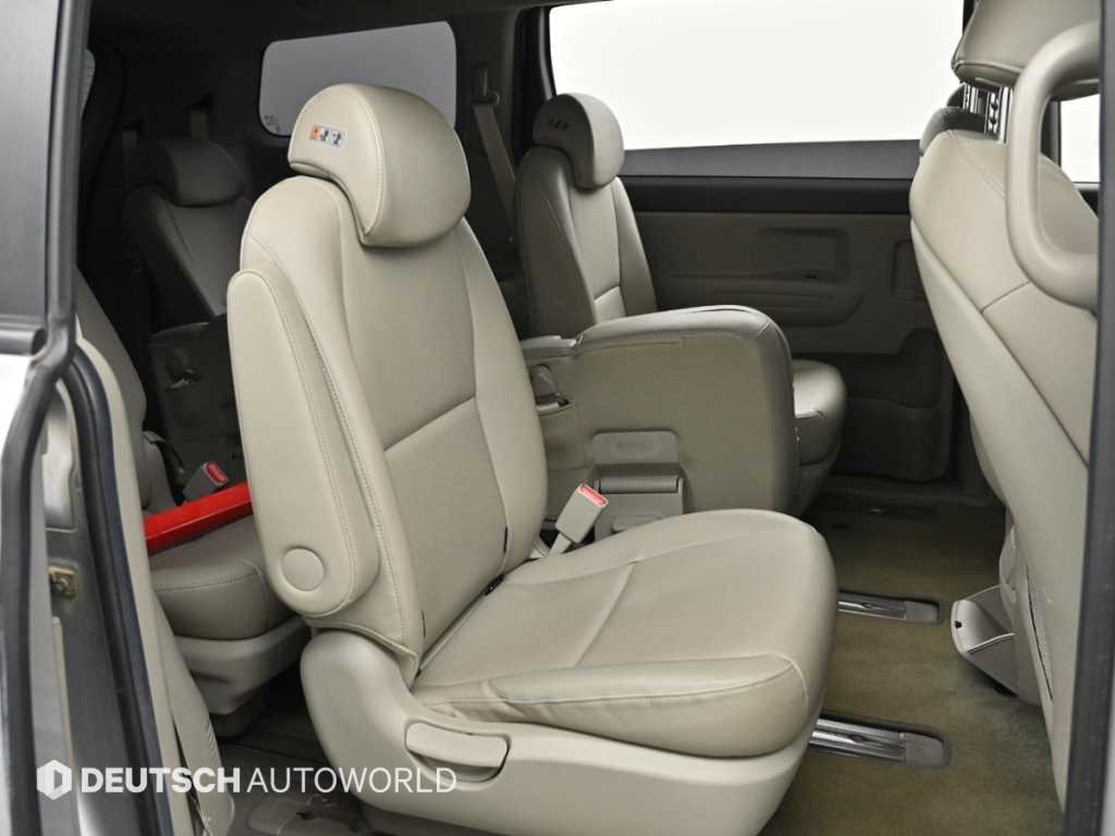 KIA Carnival - Vista 12
