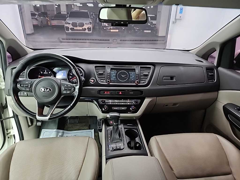 KIA Carnival - Vista 7