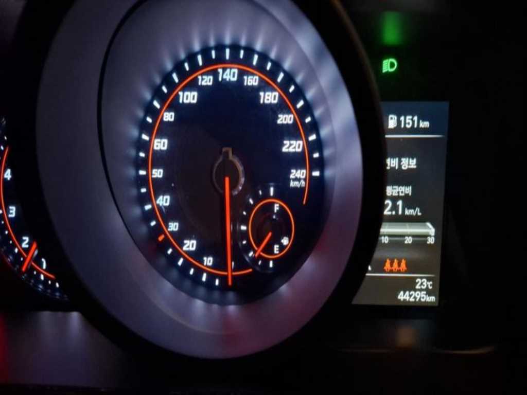 HYUNDAI Avante - Vista 4