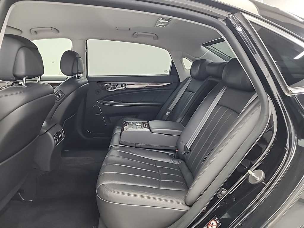 HYUNDAI Equus - Vista 12