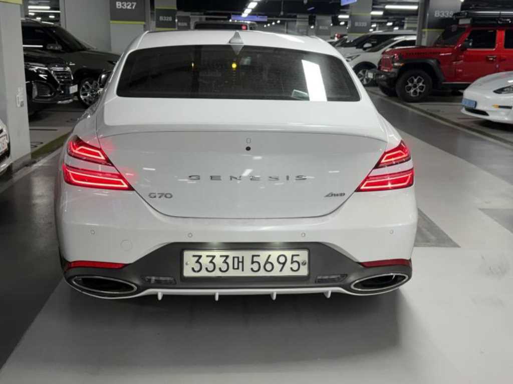 Genesis G70 - Vista 5