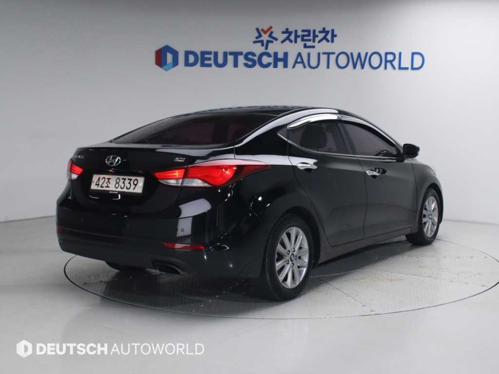 HYUNDAI Avante - Vista 4