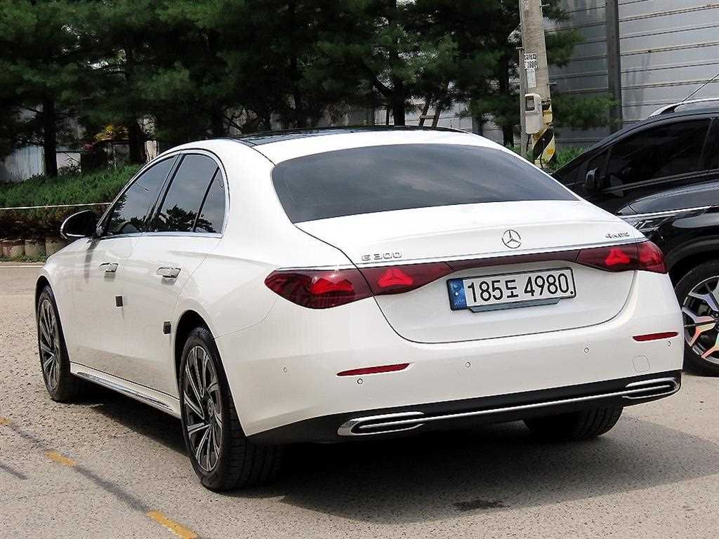 Mercedes Benz E class - Vista 4
