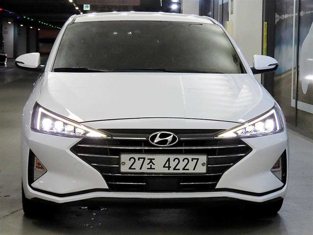 HYUNDAI Avante - Vista 2