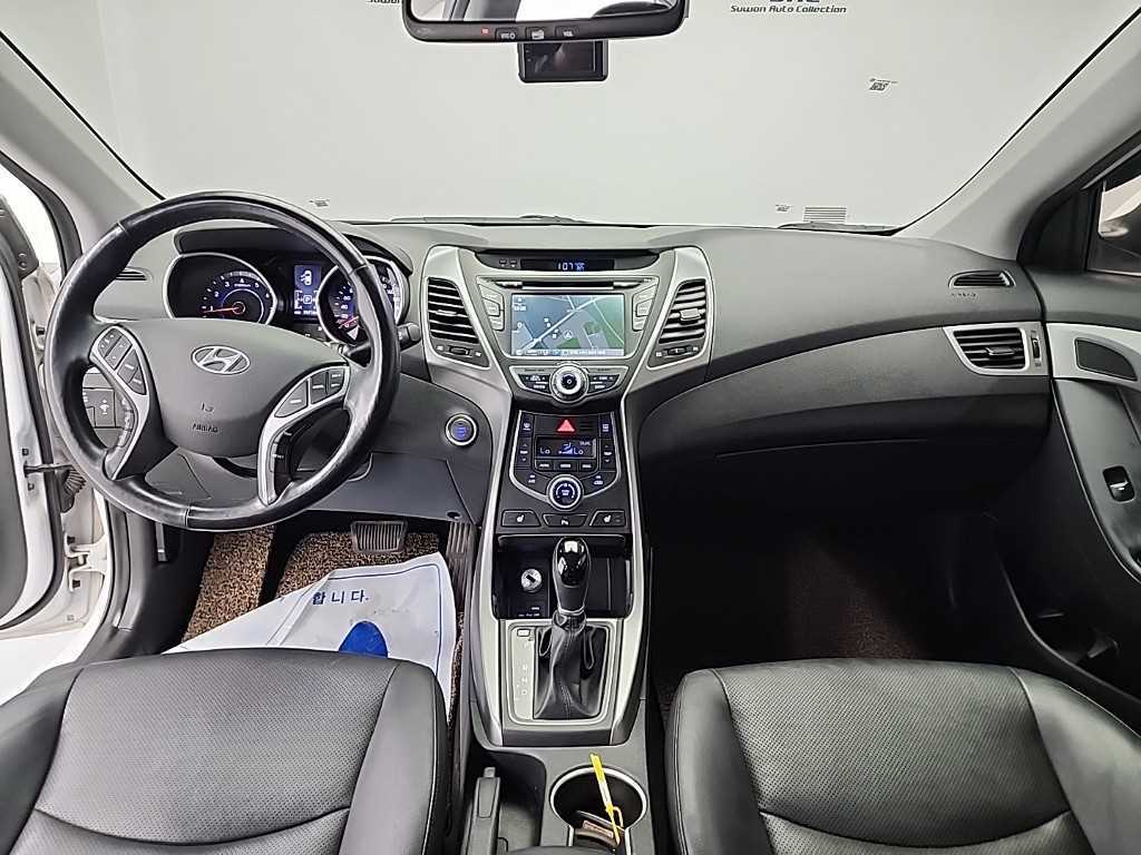 HYUNDAI Avante - Vista 7