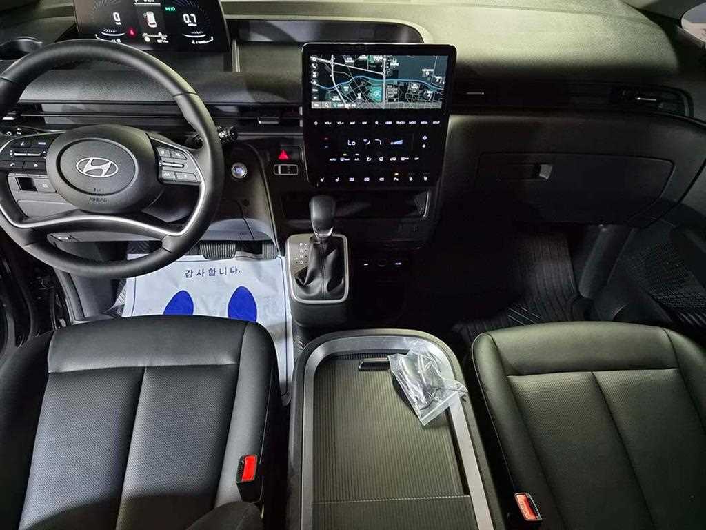HYUNDAI Staria - Vista 10