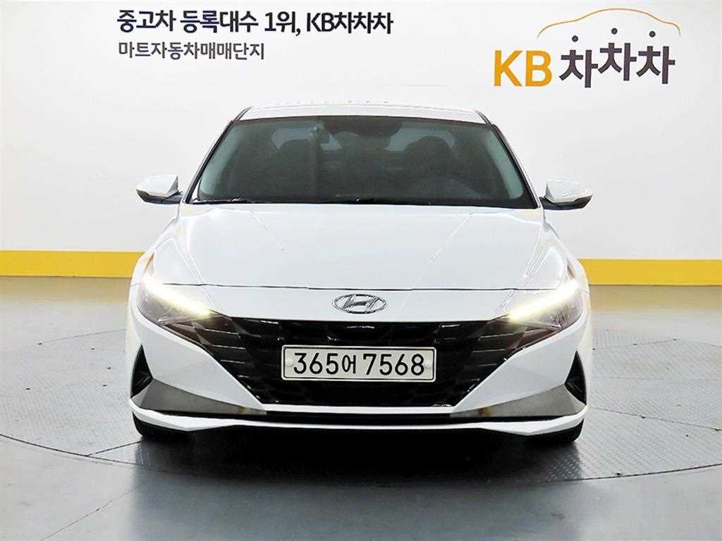 HYUNDAI Avante - Vista 2