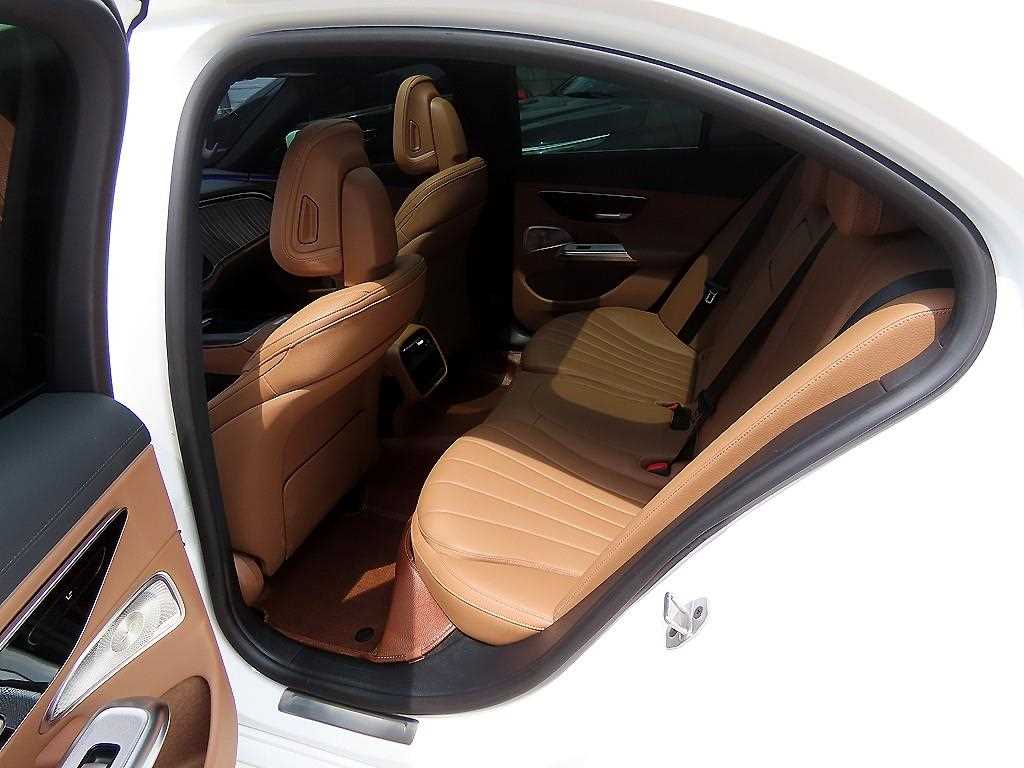 Mercedes Benz E class - Vista 7