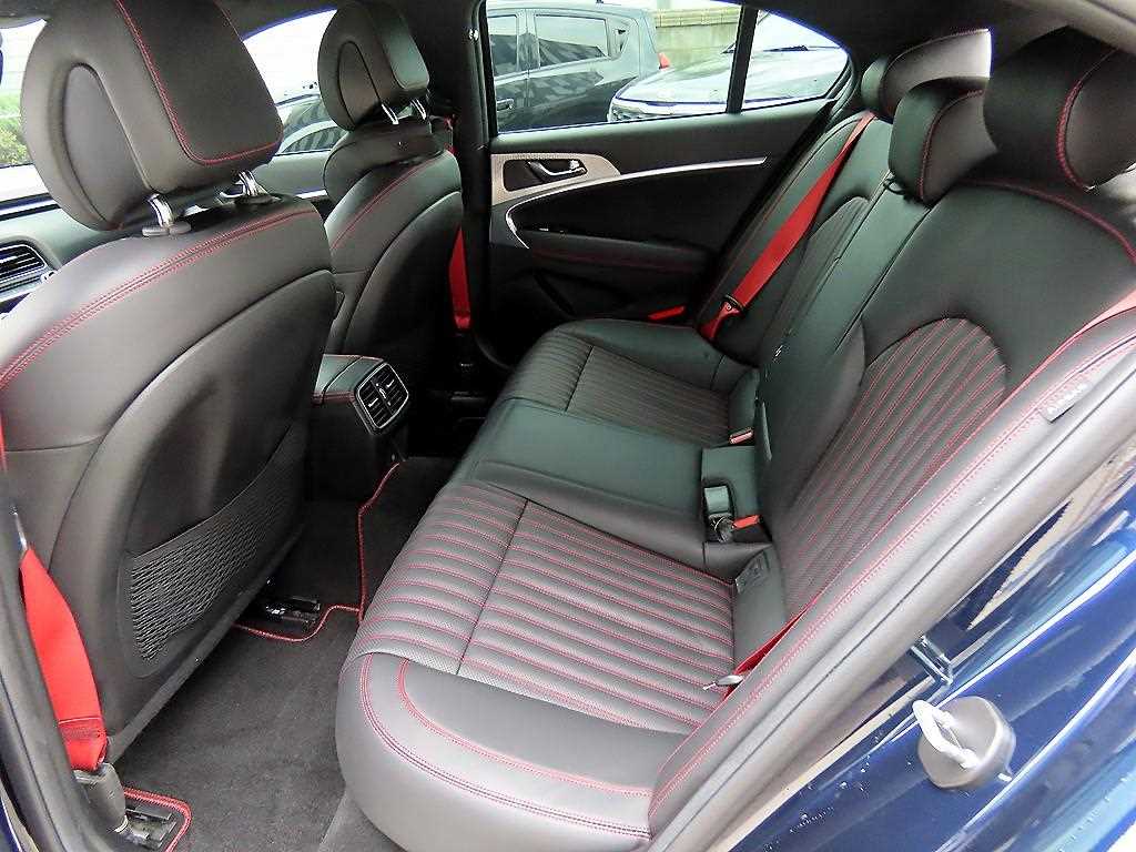 Genesis G70 - Vista 6