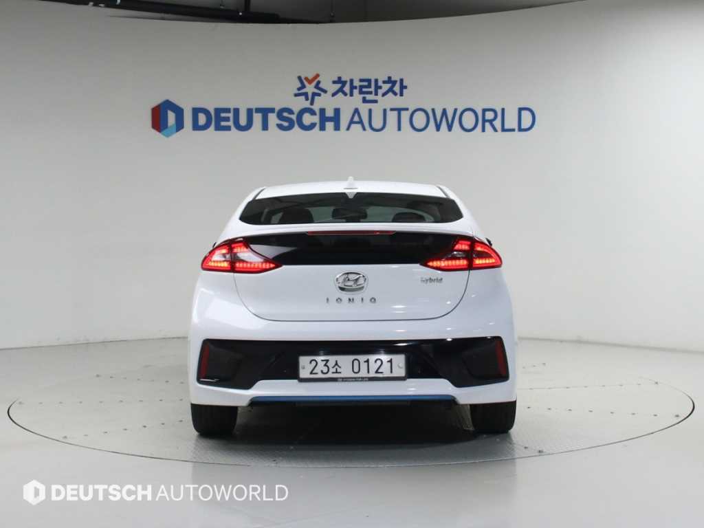 HYUNDAI Ioniq - Vista 4