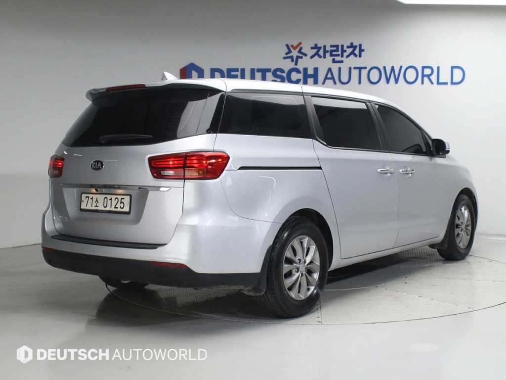 KIA Carnival - Vista 2