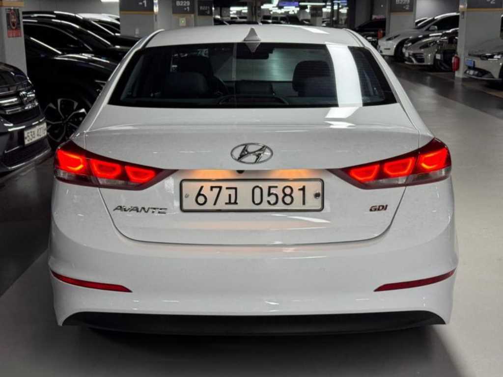 HYUNDAI Avante - Vista 4