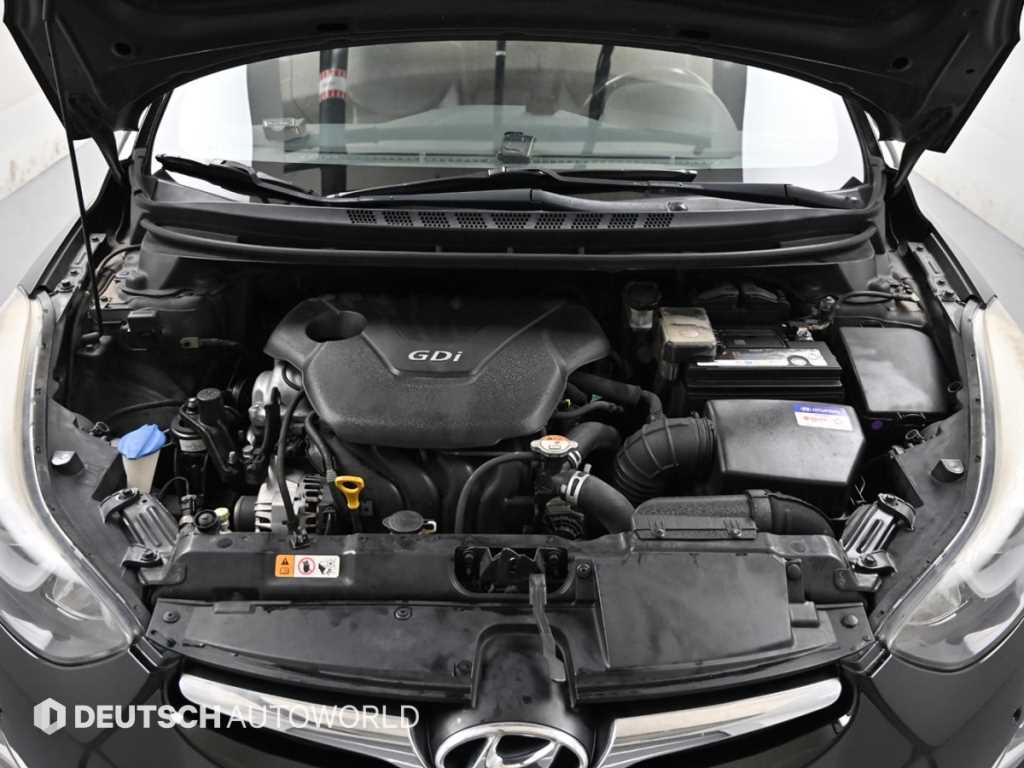 HYUNDAI Avante - Vista 7
