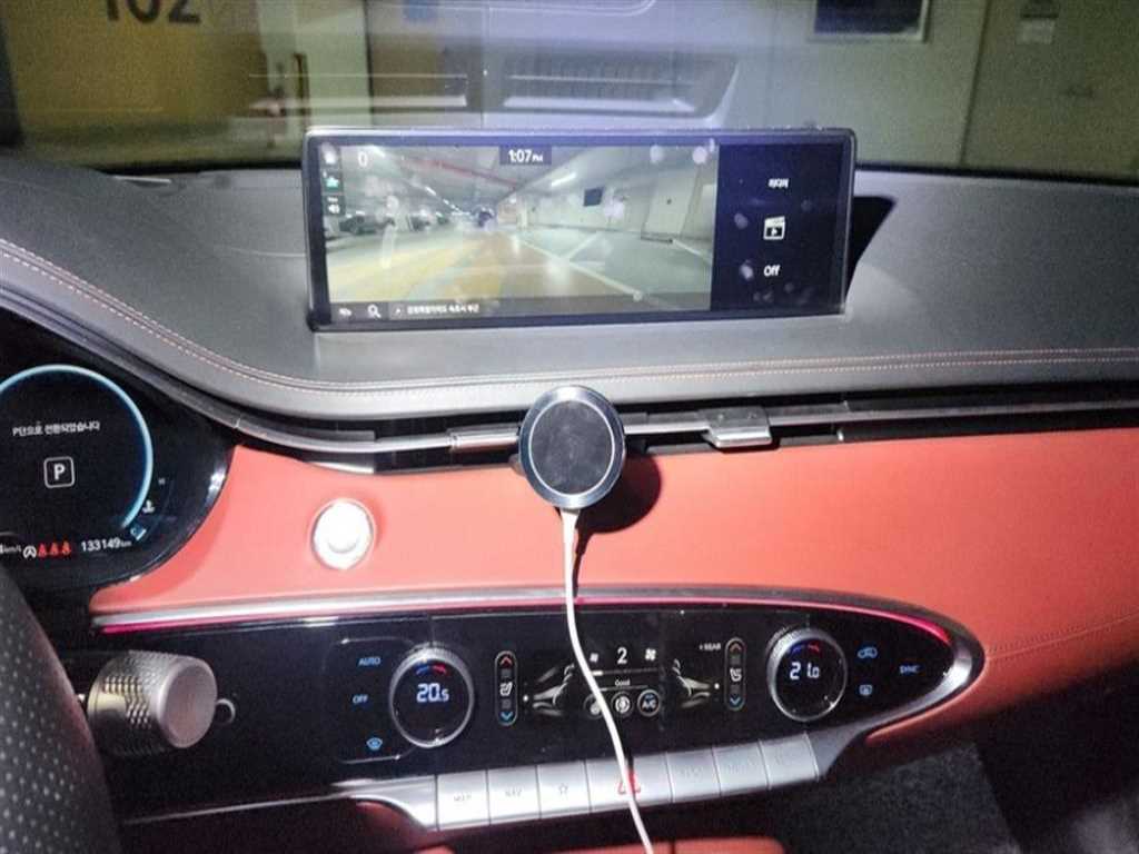 Genesis GV70 - Vista 8
