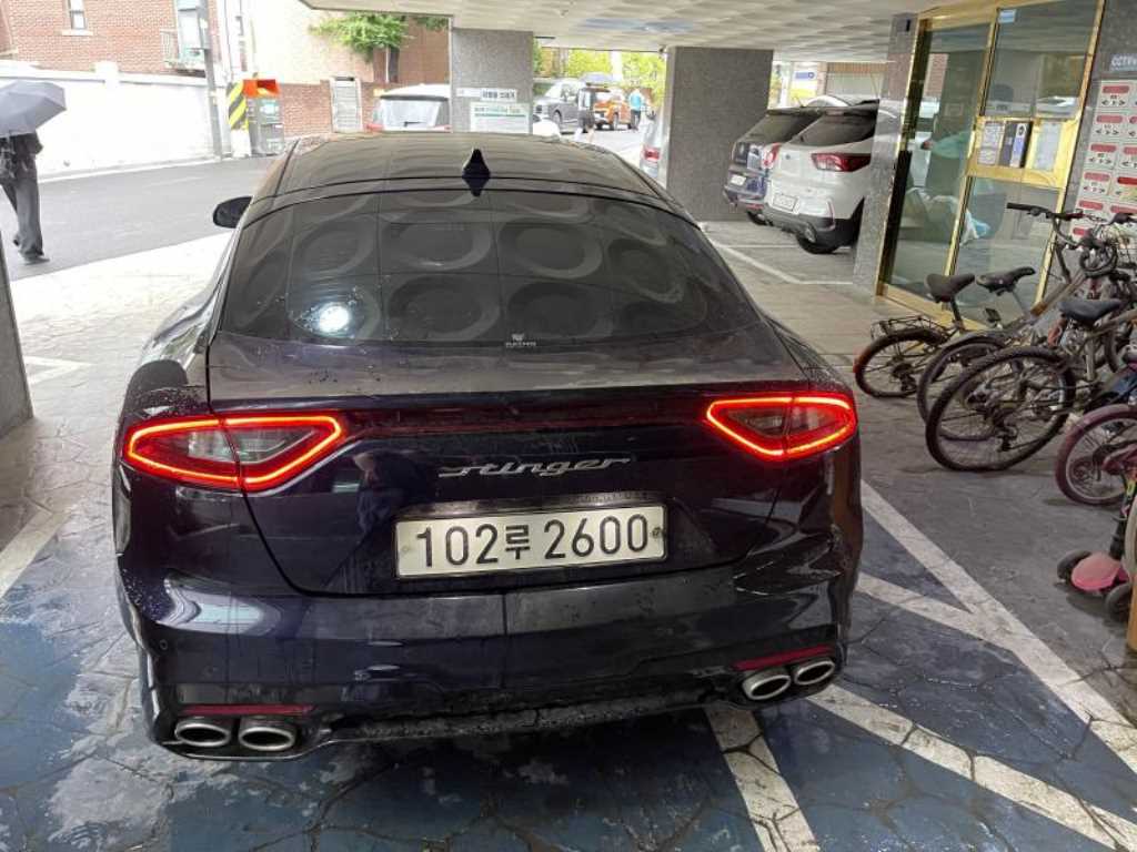 KIA Stinger - Vista 4