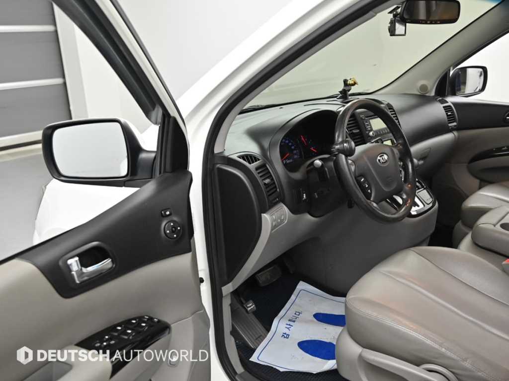 KIA Carnival - Vista 11