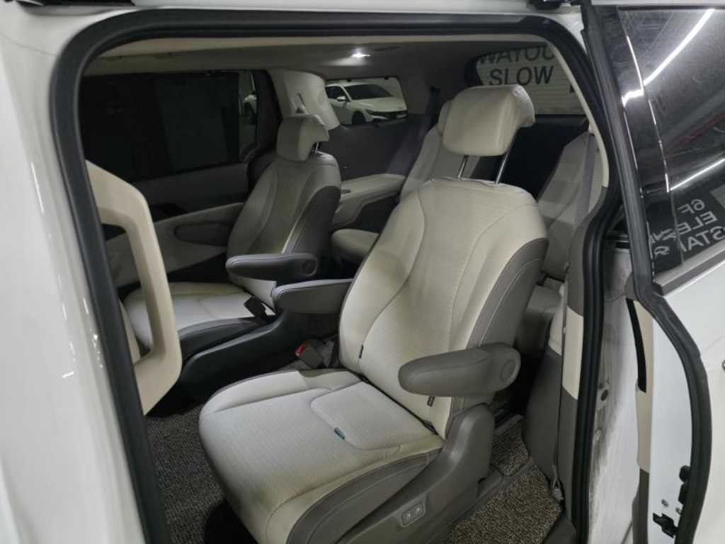 KIA Carnival - Vista 8
