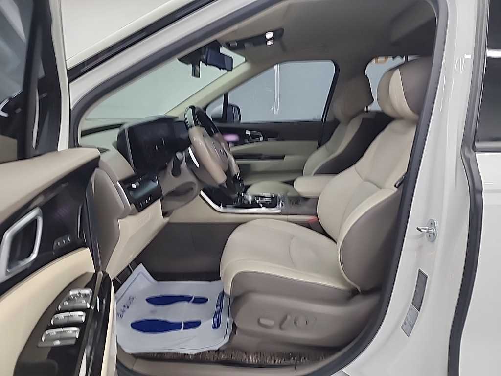 KIA Carnival - Vista 11