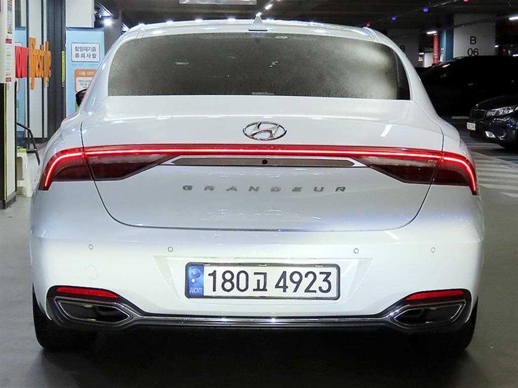 HYUNDAI Grandeur - Vista 5