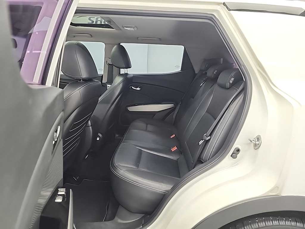 Ssangyong Tivoli - Vista 12