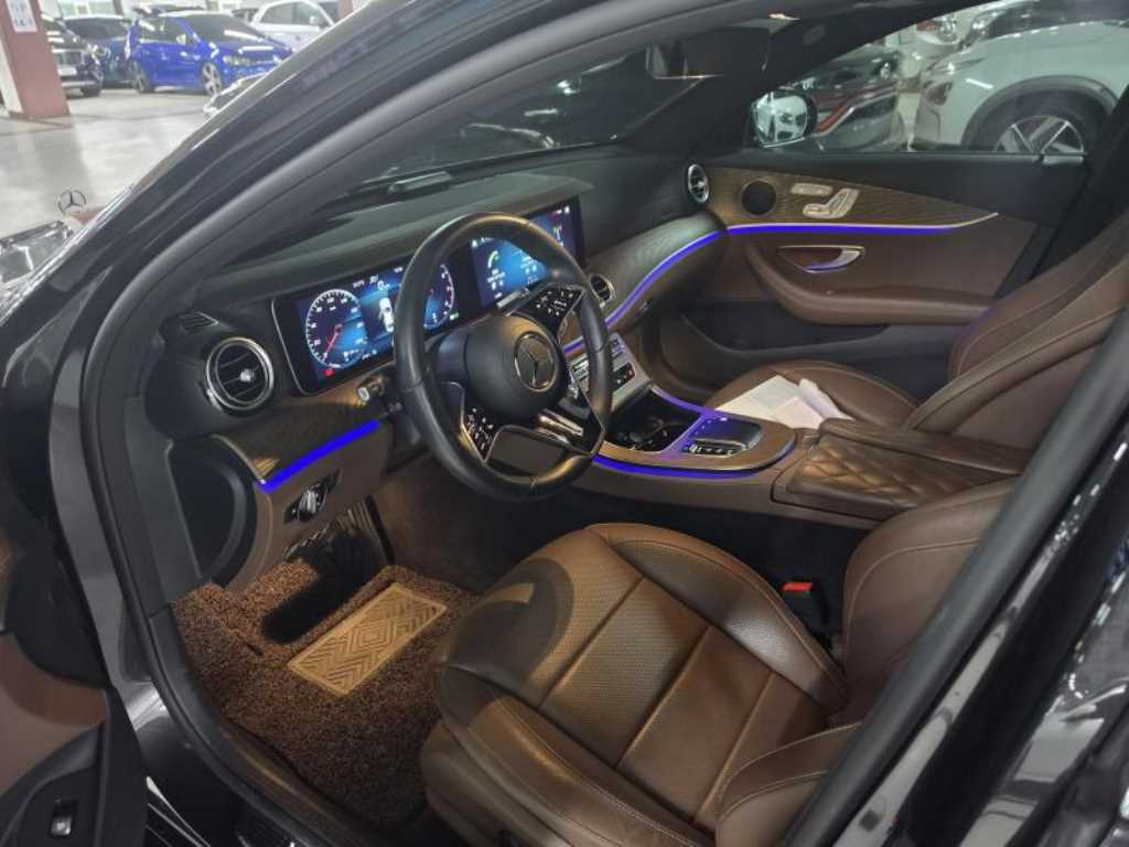 Mercedes Benz E class - Vista 3