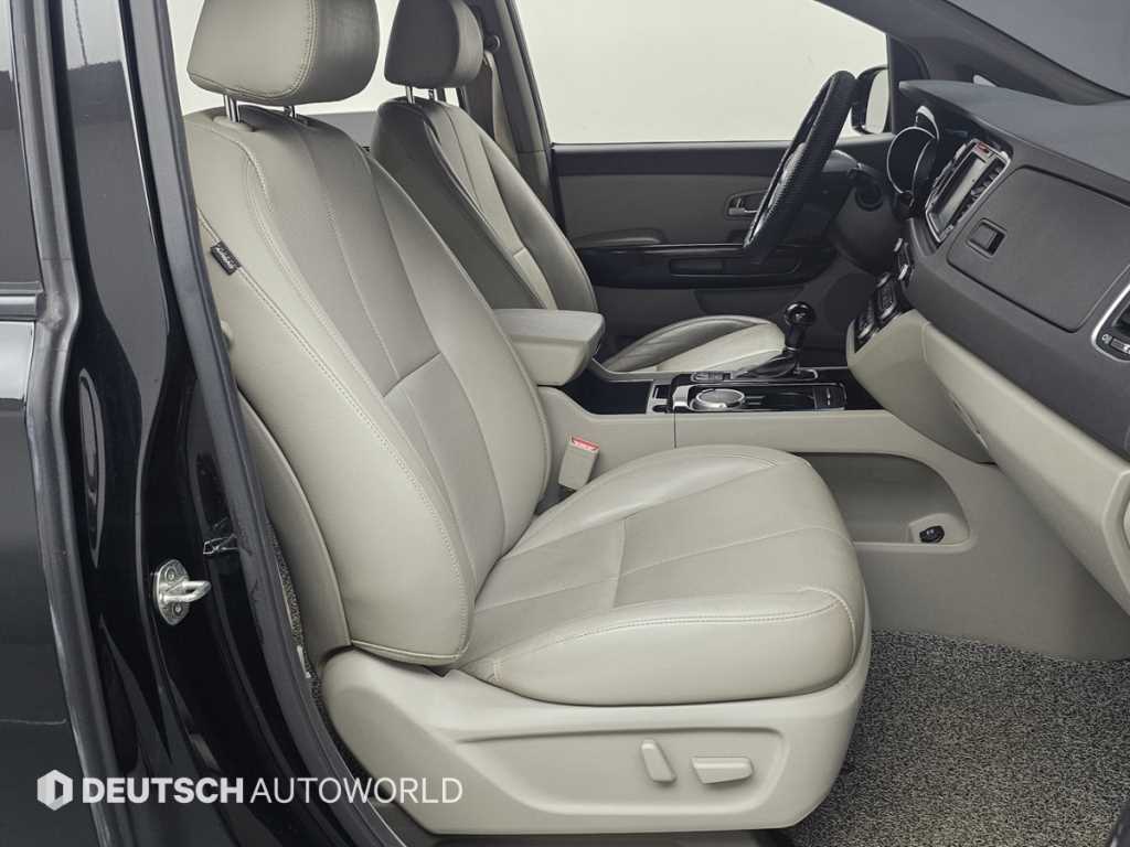 KIA Carnival - Vista 10