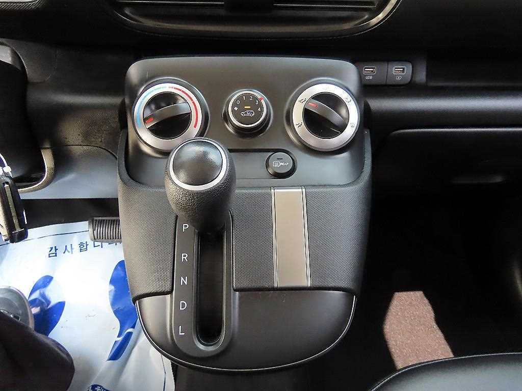 HYUNDAI Casper - Vista 9