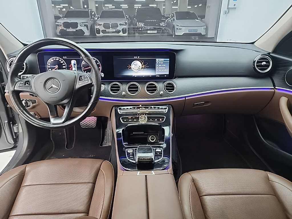Mercedes Benz E class - Vista 7