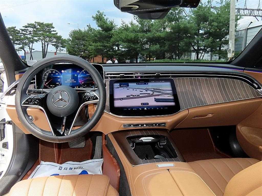 Mercedes Benz E class - Vista 8