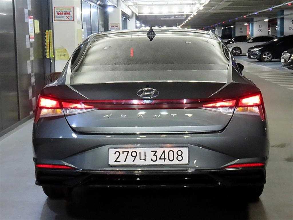 HYUNDAI Avante - Vista 5